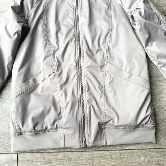 Lululemon Trace Back Bomber in Dark Chrome - Picture 9 of 16